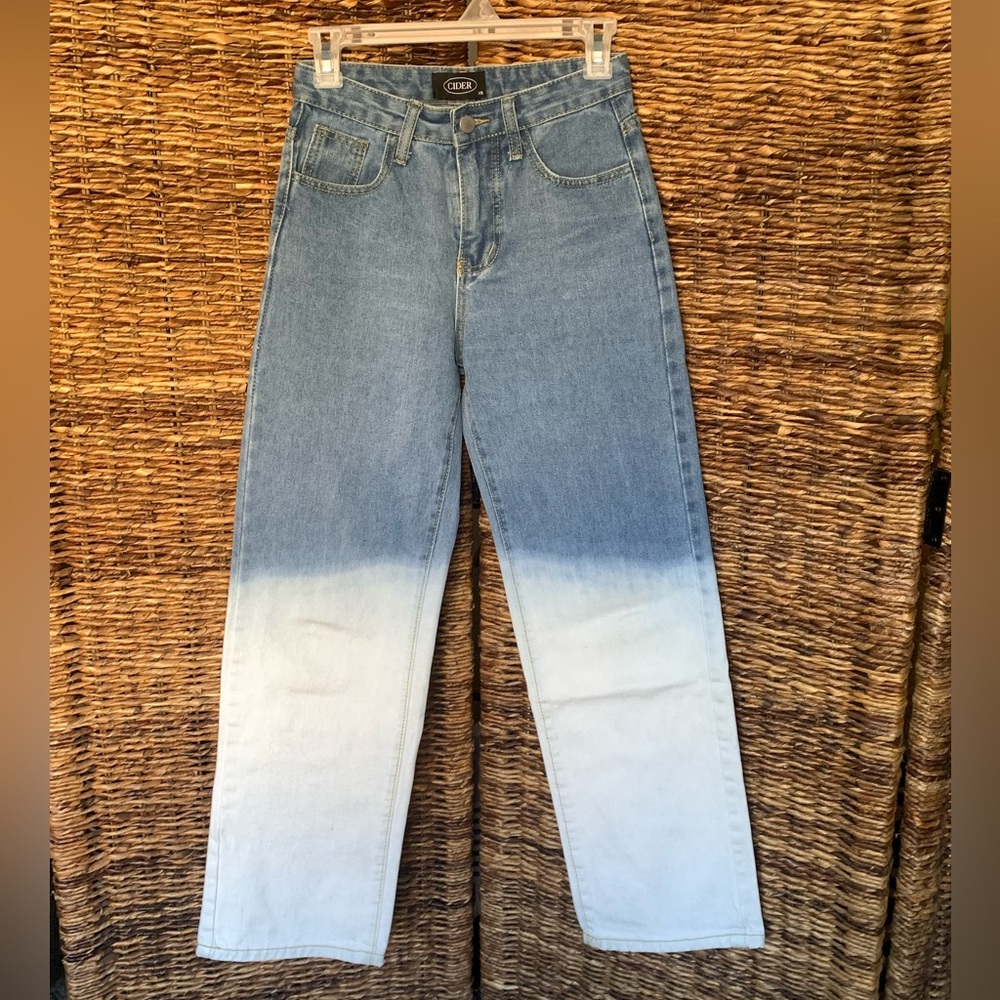 Straight leg, bleached jeans from Cider!